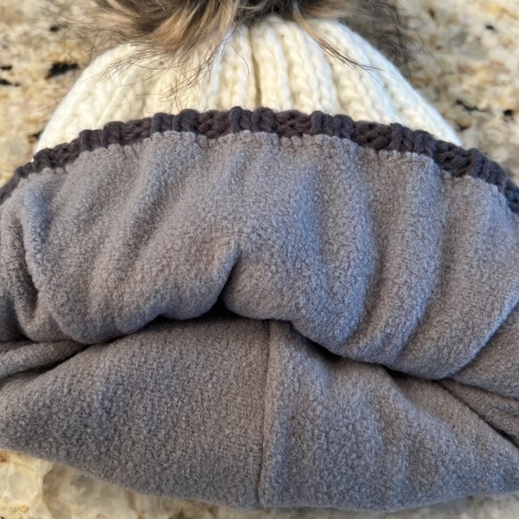 Panache Lined Grey, White, Black w/ Faux Fur Pom Pom Stocking Hat. New! - Picture 4 of 8